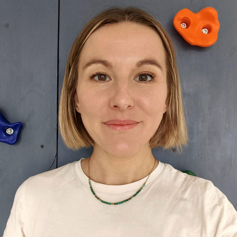 Amandine Prin : Kinésithérapeute spécialisée en pédiatrie, formée spécifiquement à la prise en charge des troubles oro myo fonctionnel du nourrisson et de l'enfant.