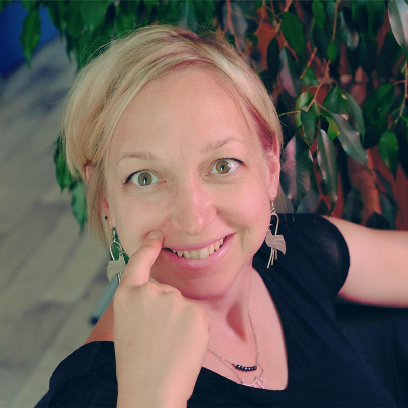 Kinésithérapeute spécialisée en thérapie oro-faciale myofonctionnelle, breathing re-training et en Face Yoga